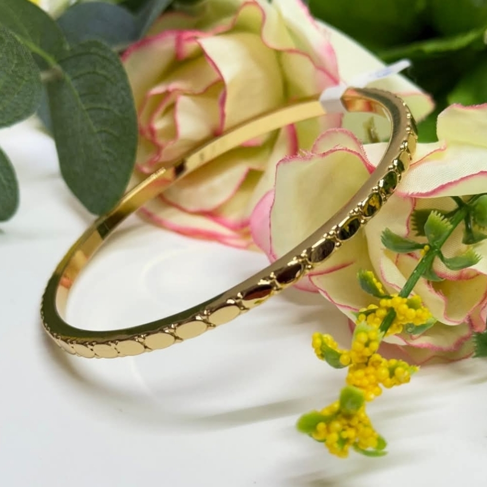 Elegant Gold Bangle Bracelet